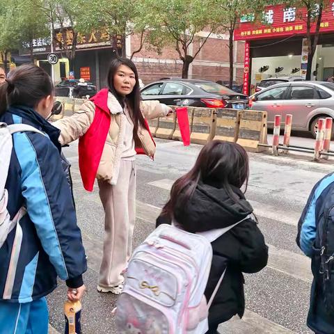 共筑安全校园——两市塘街道城南小学45班家长义工执勤纪实