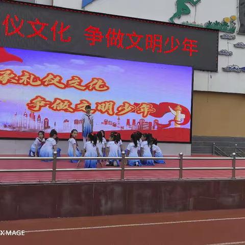 传承礼仪文化 争做文明少年——平城区十四校开源校区升旗仪式