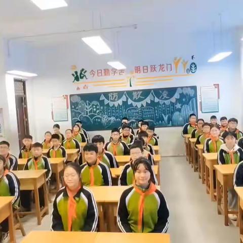 【嘉祥县卧龙山街道卧龙山小学】个个都是参与者——六年级三班班级风采