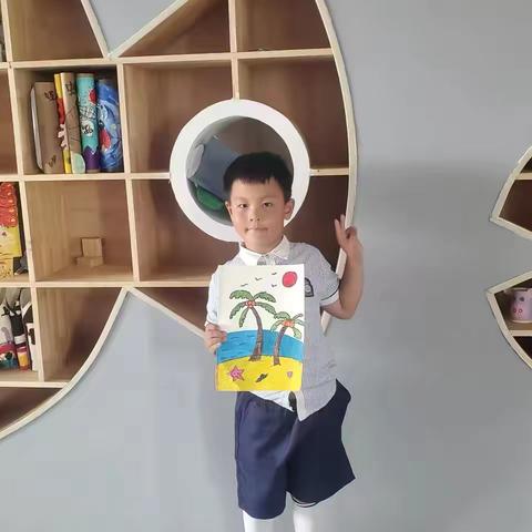 班级：大四班 姓名；李子旭 年龄：六岁 名称：《夏日海滩》