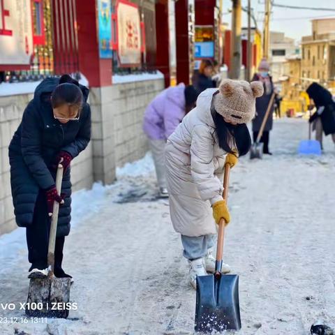 雪舞无声扮校园 除冰扫雪保安全—北关小学扫雪纪实