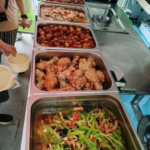 电子城科技路社区助餐服务 守护老年人的幸福“食”光