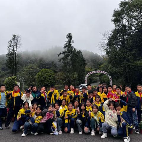 2023年秋季江口县凯德民族完小五年级（9）班“深入人文历史”石阡仙人街一日研学课程