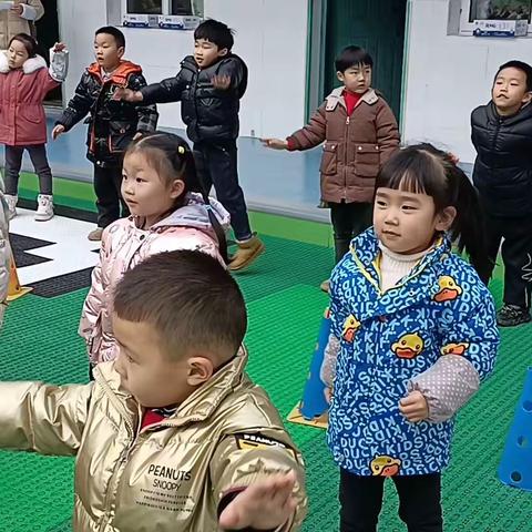 【爱上幼儿园，快乐“美”一天】——抱龙幼儿园中二班第二十、二十一周精彩瞬间