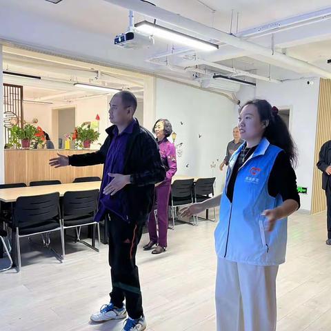 道德街街道综合养老服务中心开展手工制作褶皱花活动
