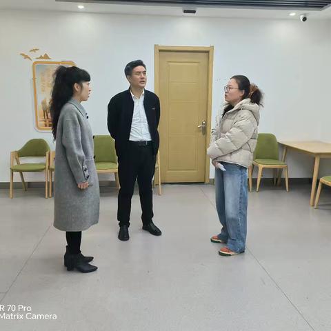 道德街街道办事处主要负责同志带队走访社区日间照料中心