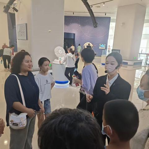 【文明实践在市中】济南市市中区王官庄街道九区计生协开展科技馆参观活动