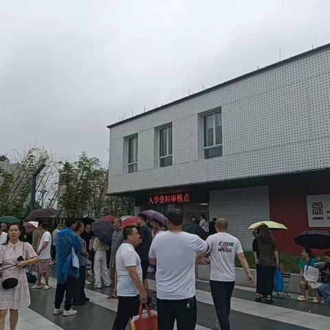 网格员解读入学政策，用行动解民忧