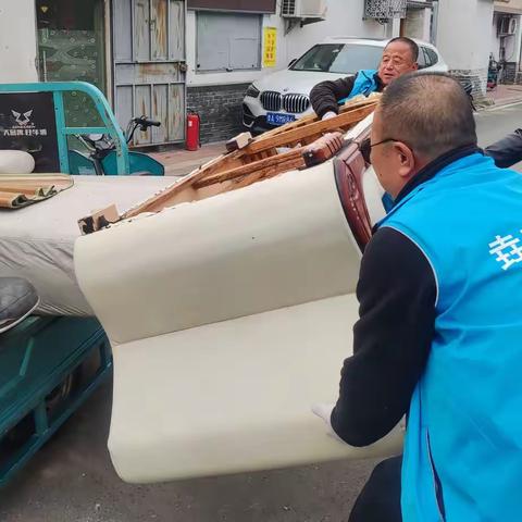 历园新村社区及时解决居民热线困扰