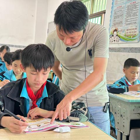 研无止境、共促共进——向群小学英语六年级听课、评课教研活动