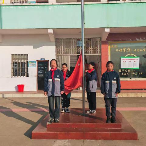 国旗飘扬，伴我成长 ﻿——公安县闸口镇友爱小学升旗仪式