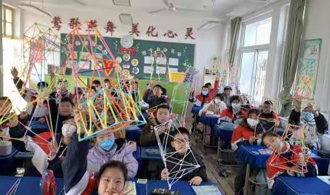 奎园小学六年级3班搭建塔台模型