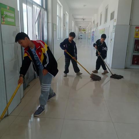 水德堡小学一一【关爱学生   幸福成长】文明校园始于心，环境卫生践于行。