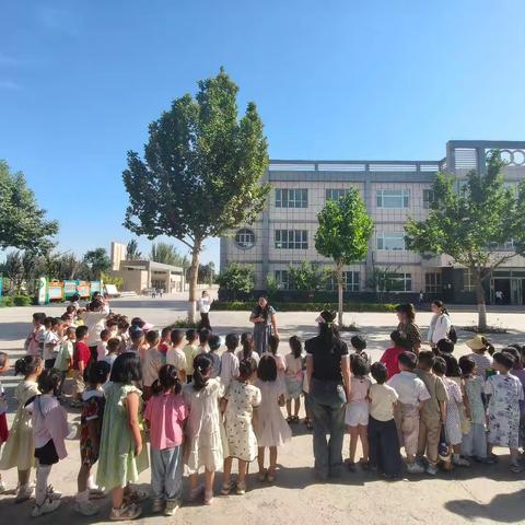 童心探小学，梦想初启航——麦盖提县第三幼儿园走进小学体验之