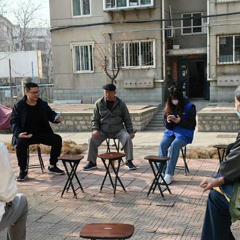 五公里社区第十网格“汇民意 解民忧 增强自治效能”社区在体育馆小区召开社区议事会