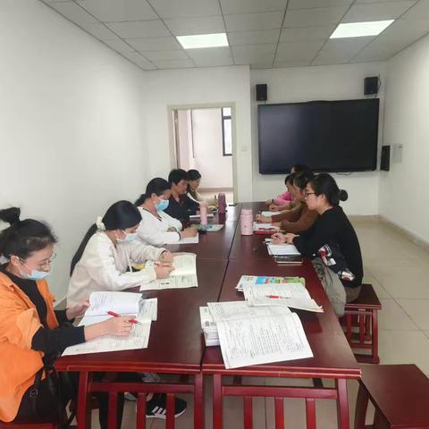 深耕课堂实践，赋能英语教学—2025年秋季琼山四小英语组第十四周教研活动