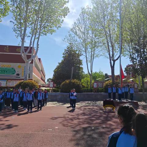 快板醒木映朝阳，非遗薪火少年传 ——田村小学四二班特色升旗仪式展现文化传承新活力