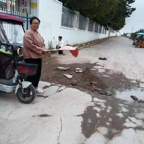 风雨无阻护学岗 家校协同筑安全——田村小学五二班家长执勤获赞显担当 ‍ ‍