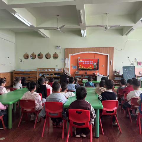 春风润童心 萌娃学雷锋 ———青庙营幼儿园小班学雷锋主题月活动