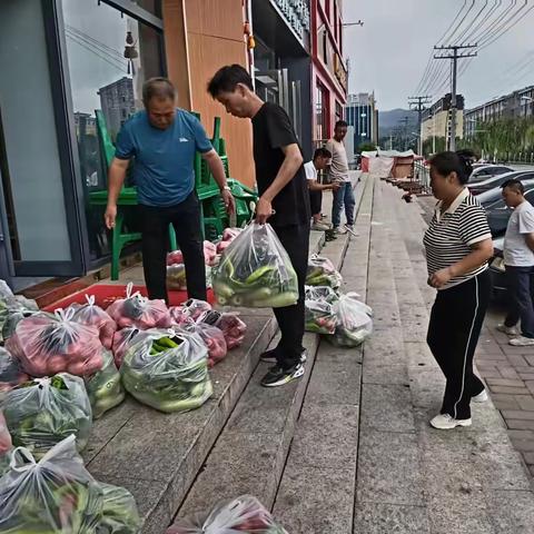 郡家沟村：村民搬迁住县城 家乡鲜菜送上门