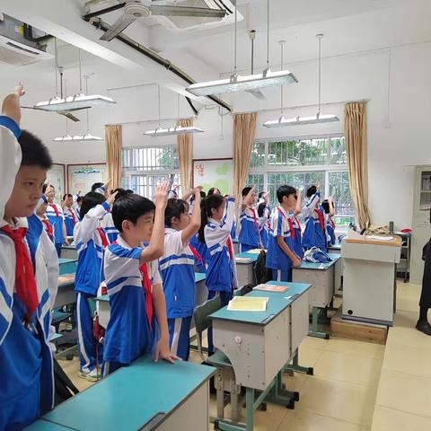 [海口市一中组宣部]海口市一中初中部龙华校区第十三周升旗仪式