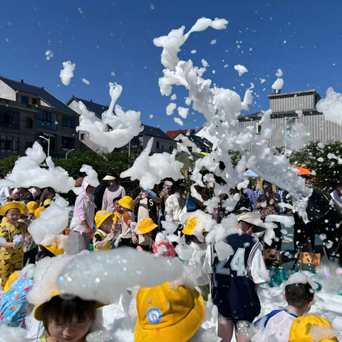 “趣味童年，清凉一夏”——弋阳县叠山中心幼儿园趣味玩水亲子活动