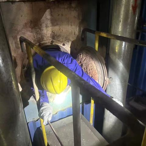 致敬检修一线的最美身影