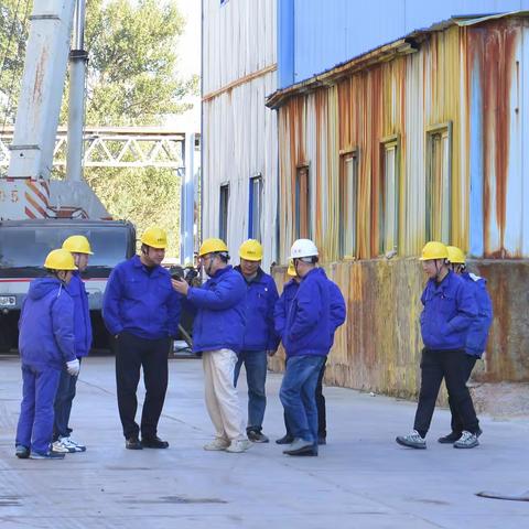 公司董事长蒋涛一行深入车间检修现场检查指导