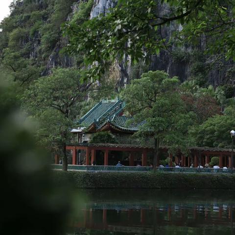 在青山绿水中寻找快乐的踪影，在名胜古迹中感受历史的变迁