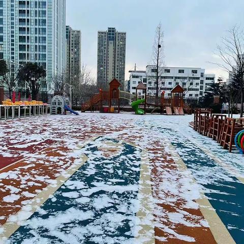 邂逅初雪、满园童乐——青科幼儿园青云山路园小一班