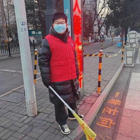 校园门口“最美的风景”——记五年级一班家长爱心护航