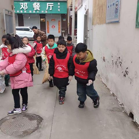 千秋路街道民安社区开展“小手拉大手，跟着雷锋走”为主题快乐星期天活动