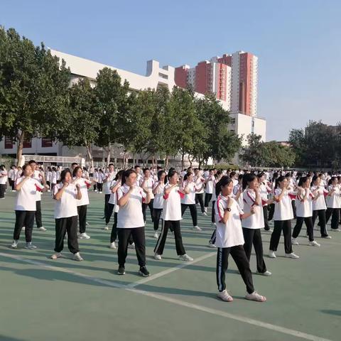 风华正茂恰少年 勤苦训练正当时---2405班