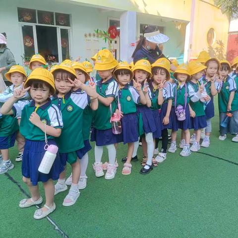 缅怀革命先烈，感恩幸福生活——城南幼儿园大班开展清明节扫墓活动