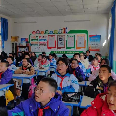 太平镇中心小学六二班召开“养成良好的行为习惯，做最好的自己”主题班会课