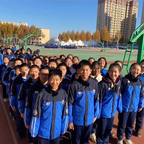 高青双语学校大拇指中队12月份纪实——巧手包饺子，欢乐过元旦