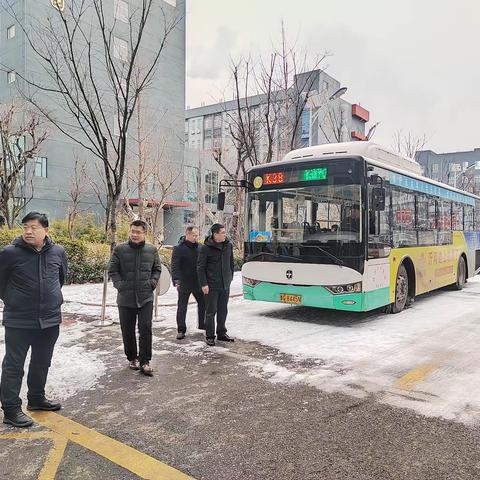 临沂公交进七中，助力学生平安回家