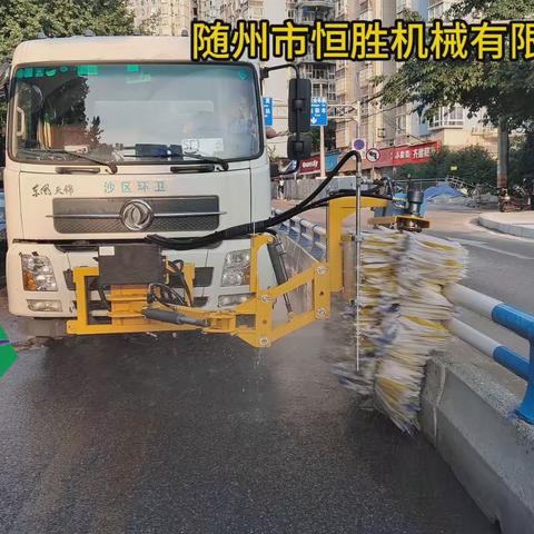 城市护栏清洗车 双面洗刷高速护栏清洗市政围栏冲洗车