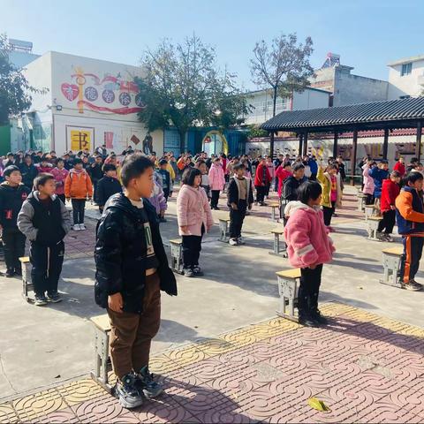 栉风沐雨，砥砺前行——高丘镇阳光小学期中考试表彰大会