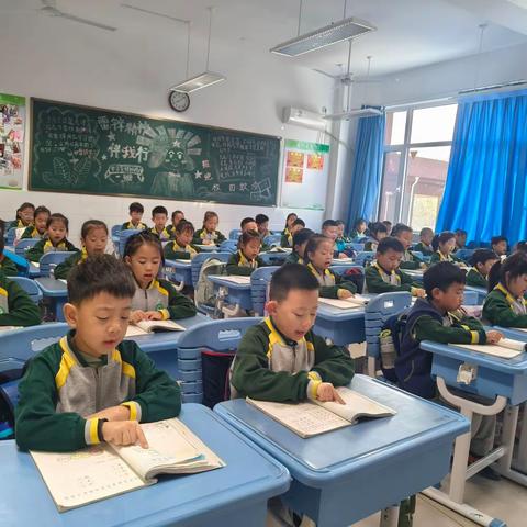 【班级微阅读】滨城区第二实验小学“书梦韶华，文韵流光”读书季系列活动之2023级1班整本书阅读——共沐书香美 共享读书乐