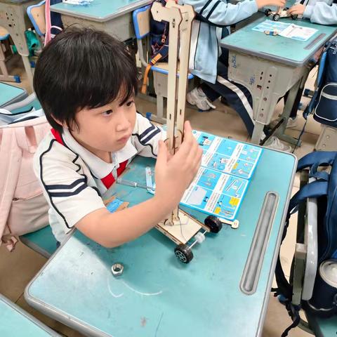 玩转科技小制作，点亮探究好奇心——科技小制作5班学期总结