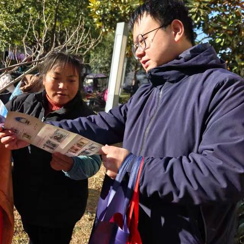 徽商银行舒城杭埠支行开展第五套人民币知识宣传活动