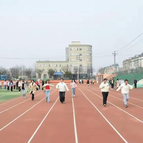 活力绽放，巾帼风采——记临沂市工程学校“三八”妇女节趣味运动会