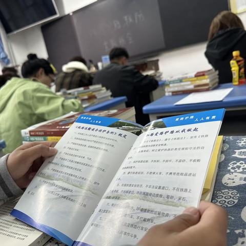 牧医2104班“铁路护路联防”主题班会