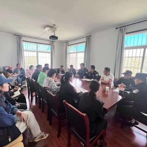 上林街道召开“网格+警格”联合工作会议