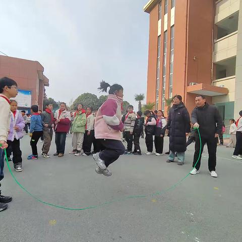 “跳”出堡小活力，“绳”彩飞扬青春——三堡实验小学三-六年级跳大绳比赛