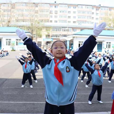 【工作落实年·新安德育】阳光大课间，体育伴成长——新安小学举行“七彩阳光”广播体操比赛