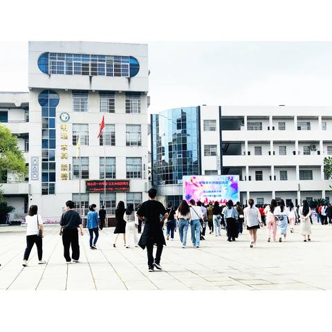 逸夫小学家长开放日(一年级一（1）班)亲子活动（转“饺”遇到爱）