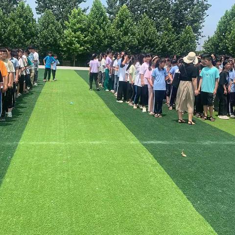 新生入校初体验 朝气蓬勃向未来----袁寨中心学校六年级新生体验日活动