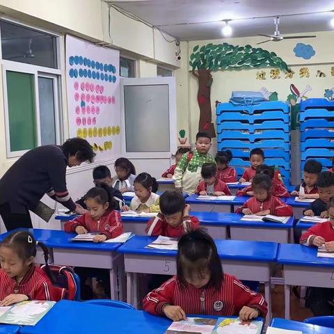 【华睿宝幼儿园】－－关爱学生  幸福快乐  最美读书人